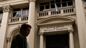 el-banco-central-difundio-los-datos-de-la-cuenta-corriente-cambiaria-para-el-mes-de-julio-foto-luis-robayoafp-VXHWOWCQNFHDJJR4C54D5RAGP4